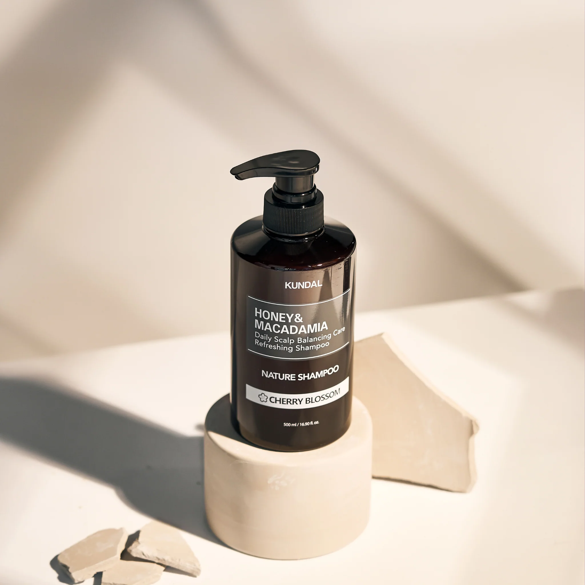 Honey & Macadamia Nature Shampoo 500ML Honey & Macadamia Nature Shampoo 500ML - 7 SCENTS